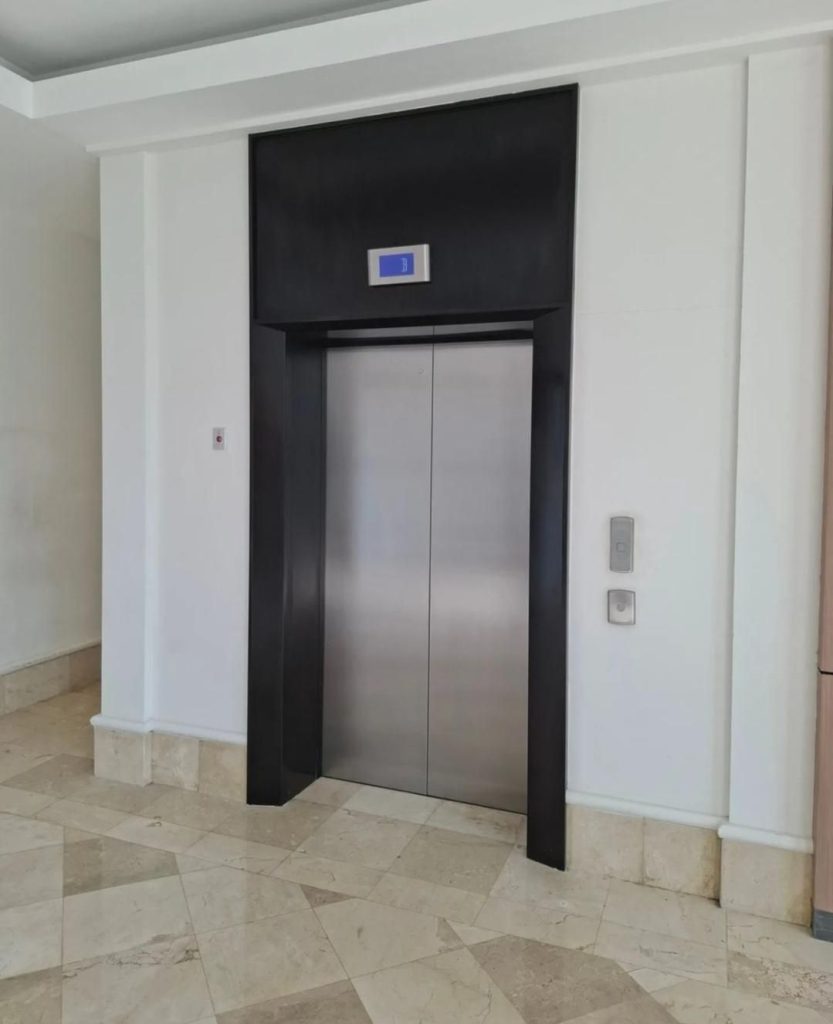 آسانسور، بالابر، پله برقی