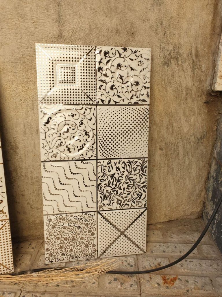 کاشی سرامیک بدنه