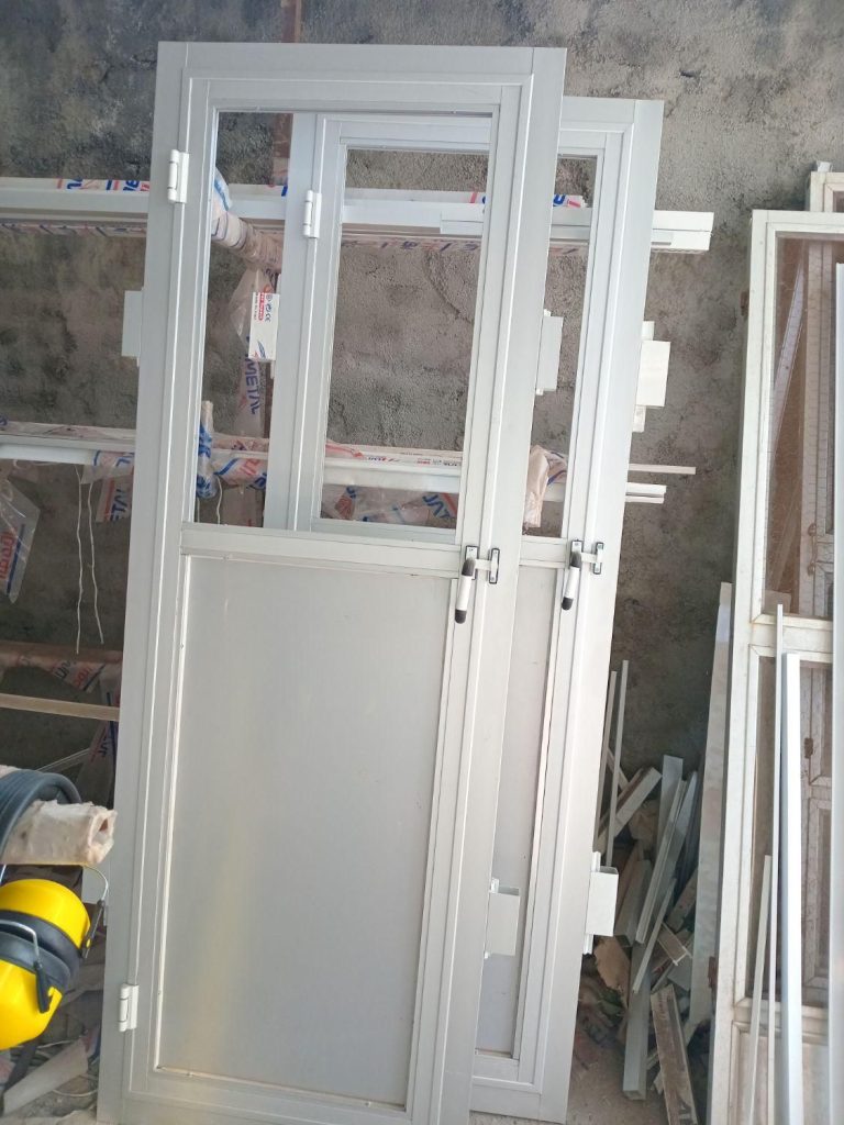 تعمیر و ساخت درب وپنجره آلومینیومی