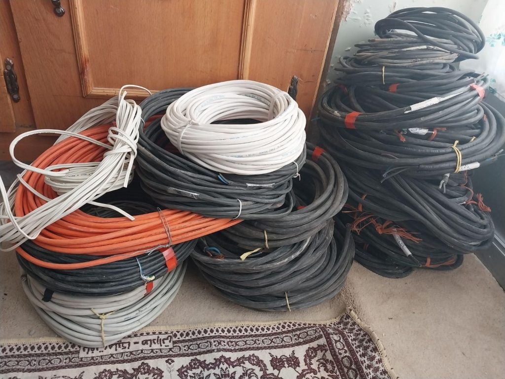 کابل برق وکلیدپریز