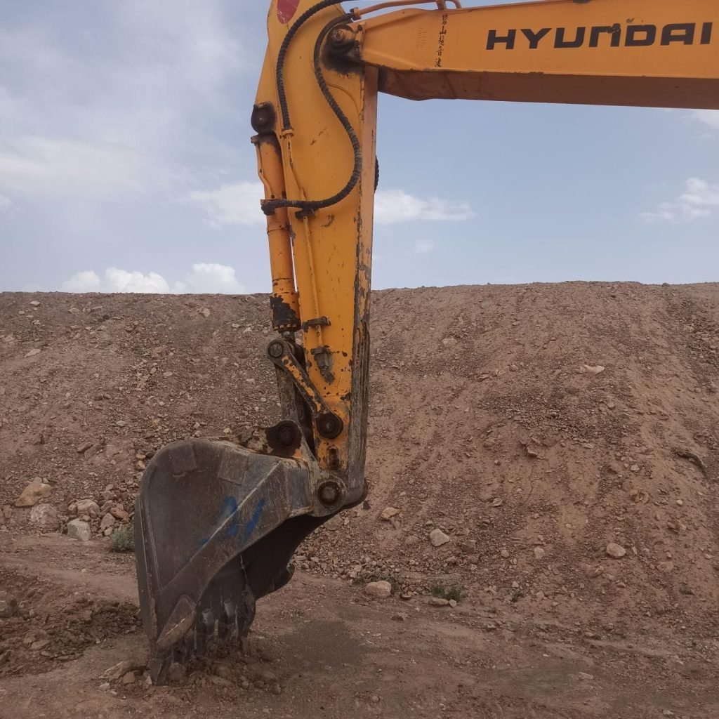 بیل مکانیکی هیوندا ۱۸۰