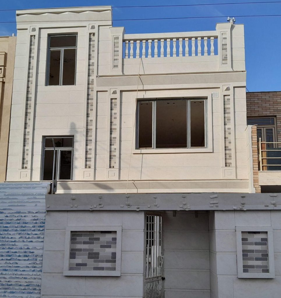 سنگکاری نمای ساختمان طرحدار و ساده انجام می‌شود