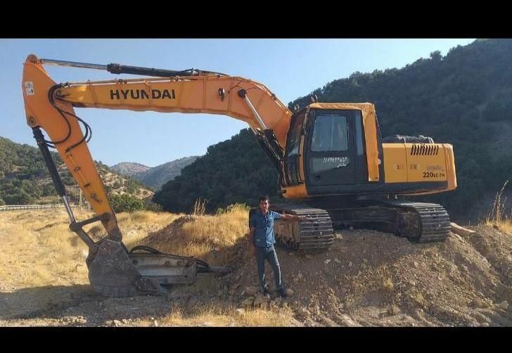 اجاره یک عدد بیل میکانیکی هیوندا زنجیری ۲۲۰ خط۷