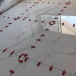 کاشی چسبی ودوغابی بین کابینت بنایی رفع نم ورطوبت حمام دیوارگچی سنگ لاشه مزایک حیاط کل اصفهان