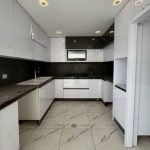 کاشی چسبی ودوغابی بین کابینت بنایی رفع نم ورطوبت حمام دیوارگچی سنگ لاشه مزایک حیاط کل اصفهان