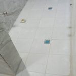 کاشی چسبی ودوغابی بین کابینت بنایی رفع نم ورطوبت حمام دیوارگچی سنگ لاشه مزایک حیاط کل اصفهان
