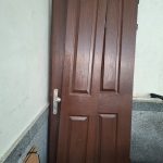 درب چوبی با آهن های اطرافش