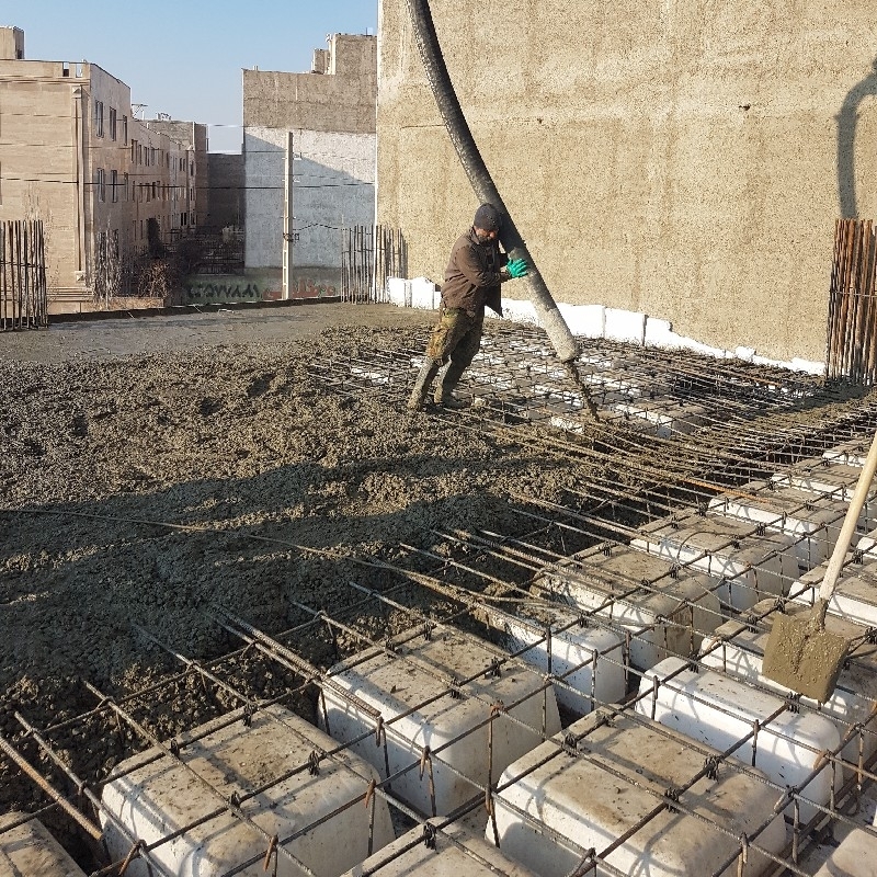 استادکار و سرپرست اکیپ آرماتور بندی