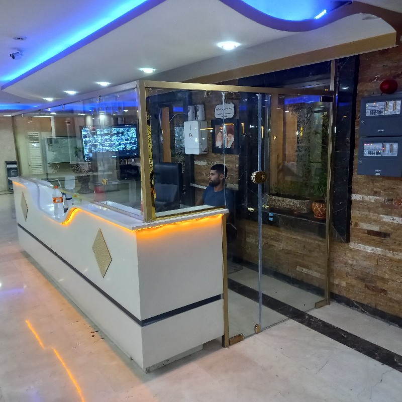 تعمیرات ریگلاژ و نصب انواع درب شیشه سکوریت