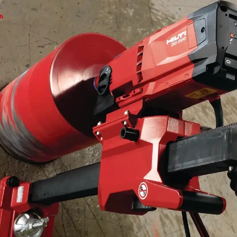 مغزه گیری (یا کرگیری یا سوراخ کاری ) بتن مسلح از قطر ۱۲ سانتیمتر به بالا